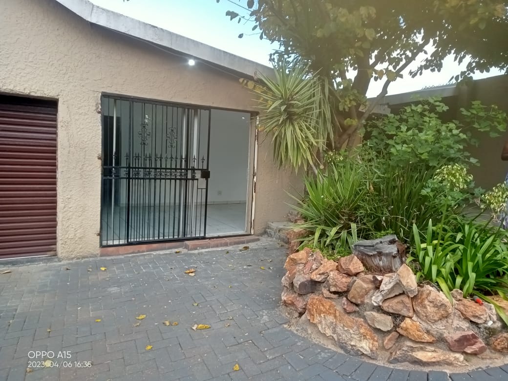 1Beds Apartment Garden Cottage Wilropark Roodepoort To Rent