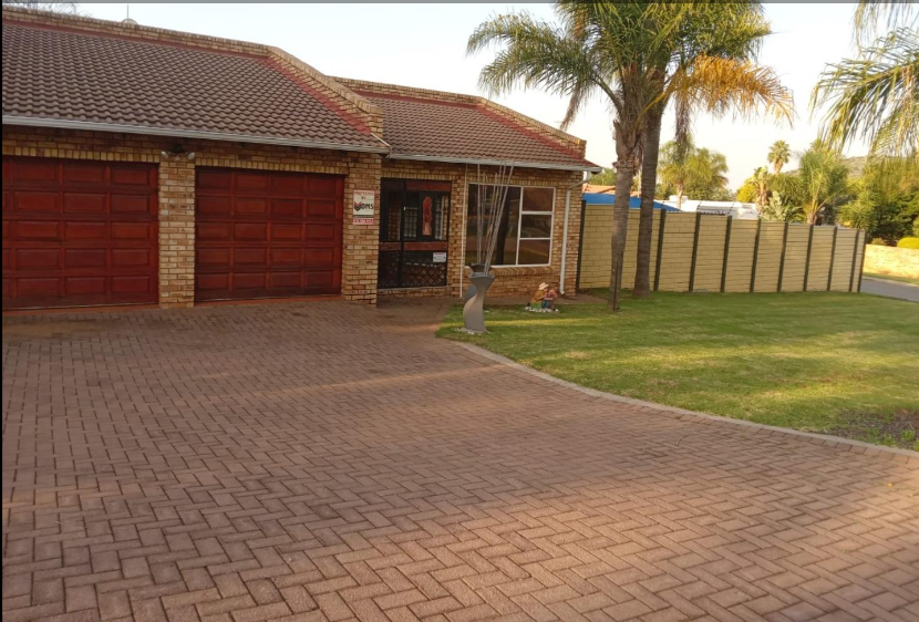 2 Bedroom 2.5 Bathrooms Pet Friendly House Pool Rangeview Krugersdorp