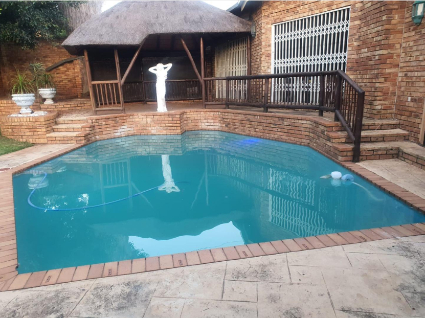 2 Bedroom 2.5 Bathrooms Pet Friendly House Pool Rangeview Krugersdorp