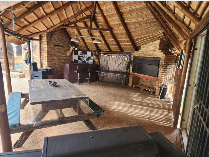 2 Bedroom 2.5 Bathrooms Pet Friendly House Pool Rangeview Krugersdorp