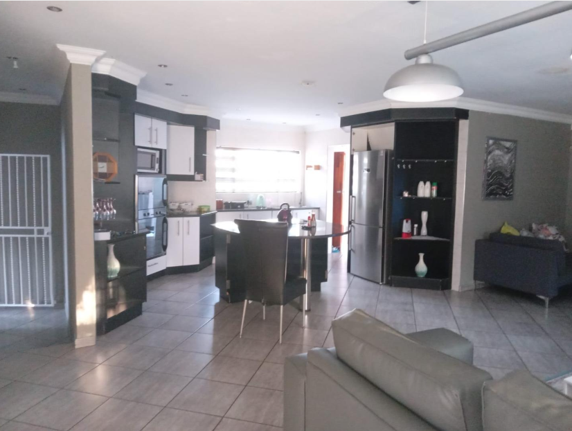 2 Bedroom 2.5 Bathrooms Pet Friendly House Pool Rangeview Krugersdorp