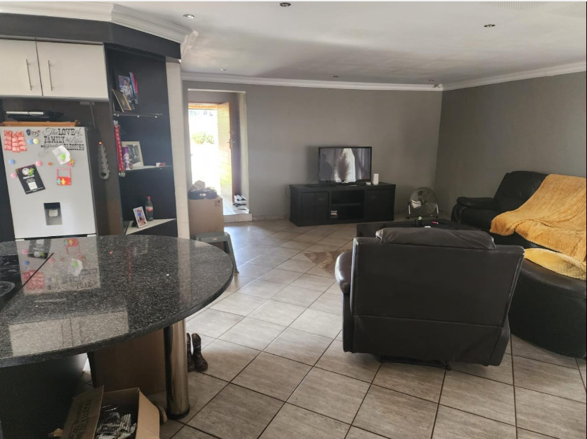 2 Bedroom 2.5 Bathrooms Pet Friendly House Pool Rangeview Krugersdorp