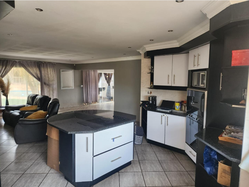 2 Bedroom 2.5 Bathrooms Pet Friendly House Pool Rangeview Krugersdorp