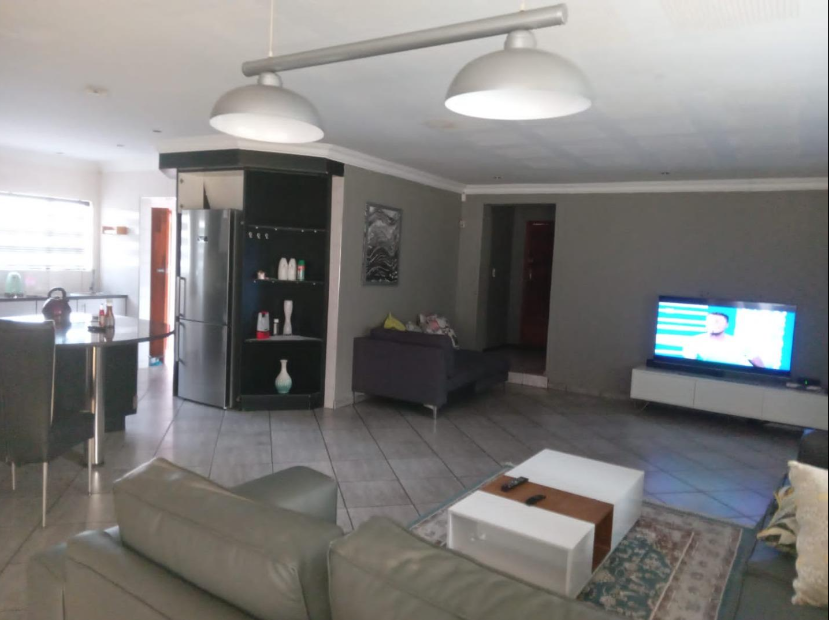 2 Bedroom 2.5 Bathrooms Pet Friendly House Pool Rangeview Krugersdorp