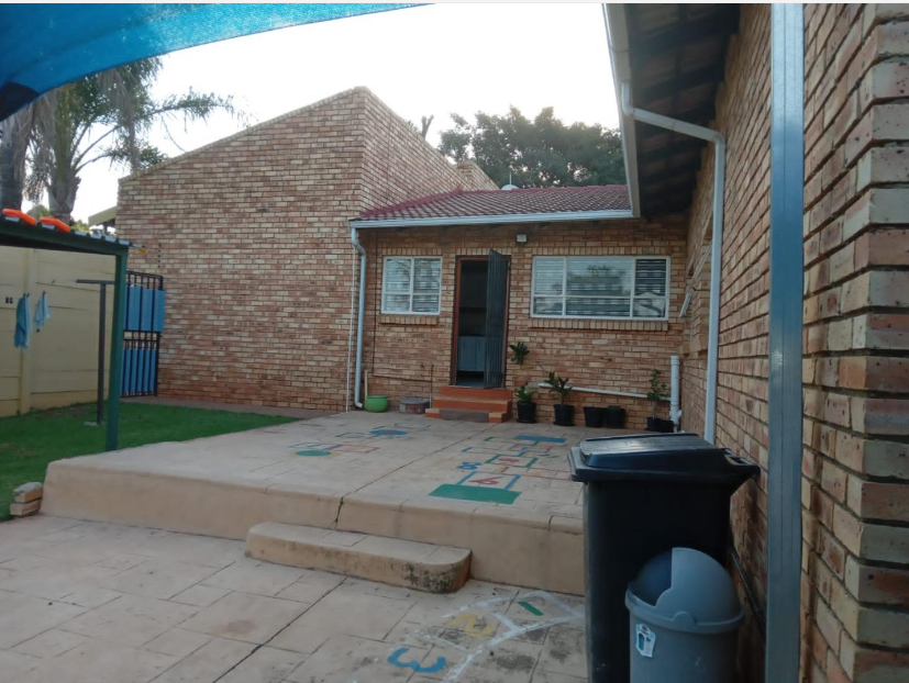 2 Bedroom 2.5 Bathrooms Pet Friendly House Pool Rangeview Krugersdorp