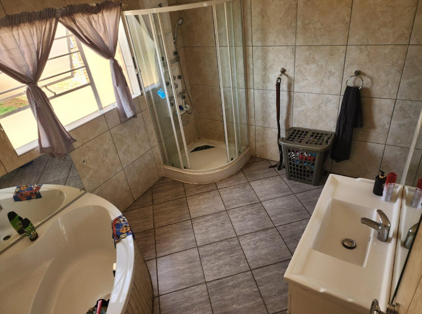 2 Bedroom 2.5 Bathrooms Pet Friendly House Pool Rangeview Krugersdorp