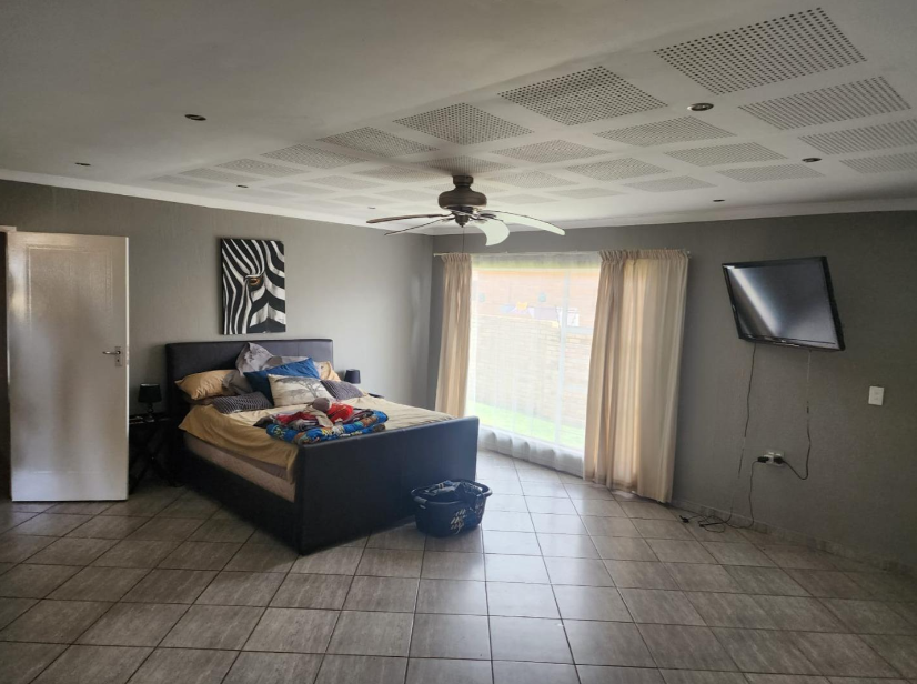 2 Bedroom 2.5 Bathrooms Pet Friendly House Pool Rangeview Krugersdorp