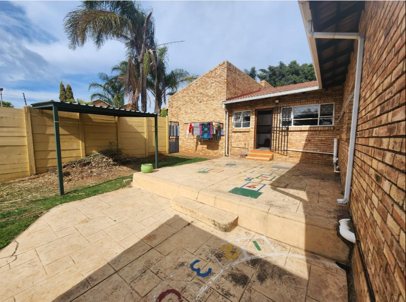 2 Bedroom 2.5 Bathrooms Pet Friendly House Pool Rangeview Krugersdorp